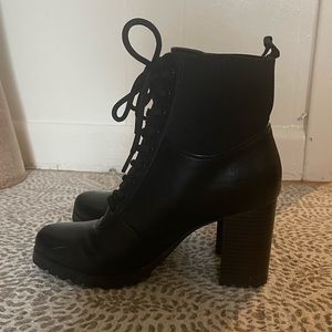 Lace UP Combat Boot 🖤